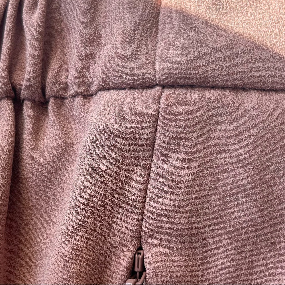 Aritzia Women’s Trousers in Dusty Rose - Picture 7 of 13